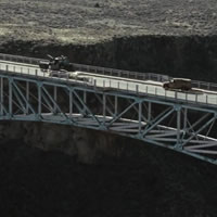 トランスポートに連れ去られる橋